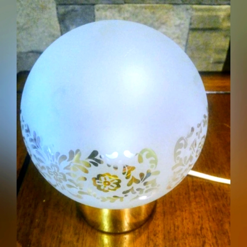 Leviton VTG glass globe lamp, on brass pedistal